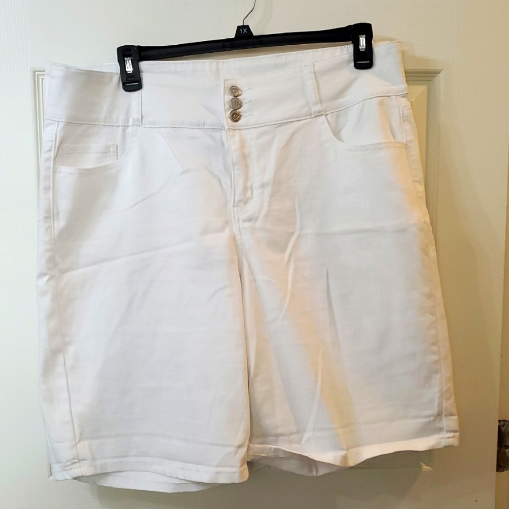 Copperflash Women's Plus White Shorts 20W